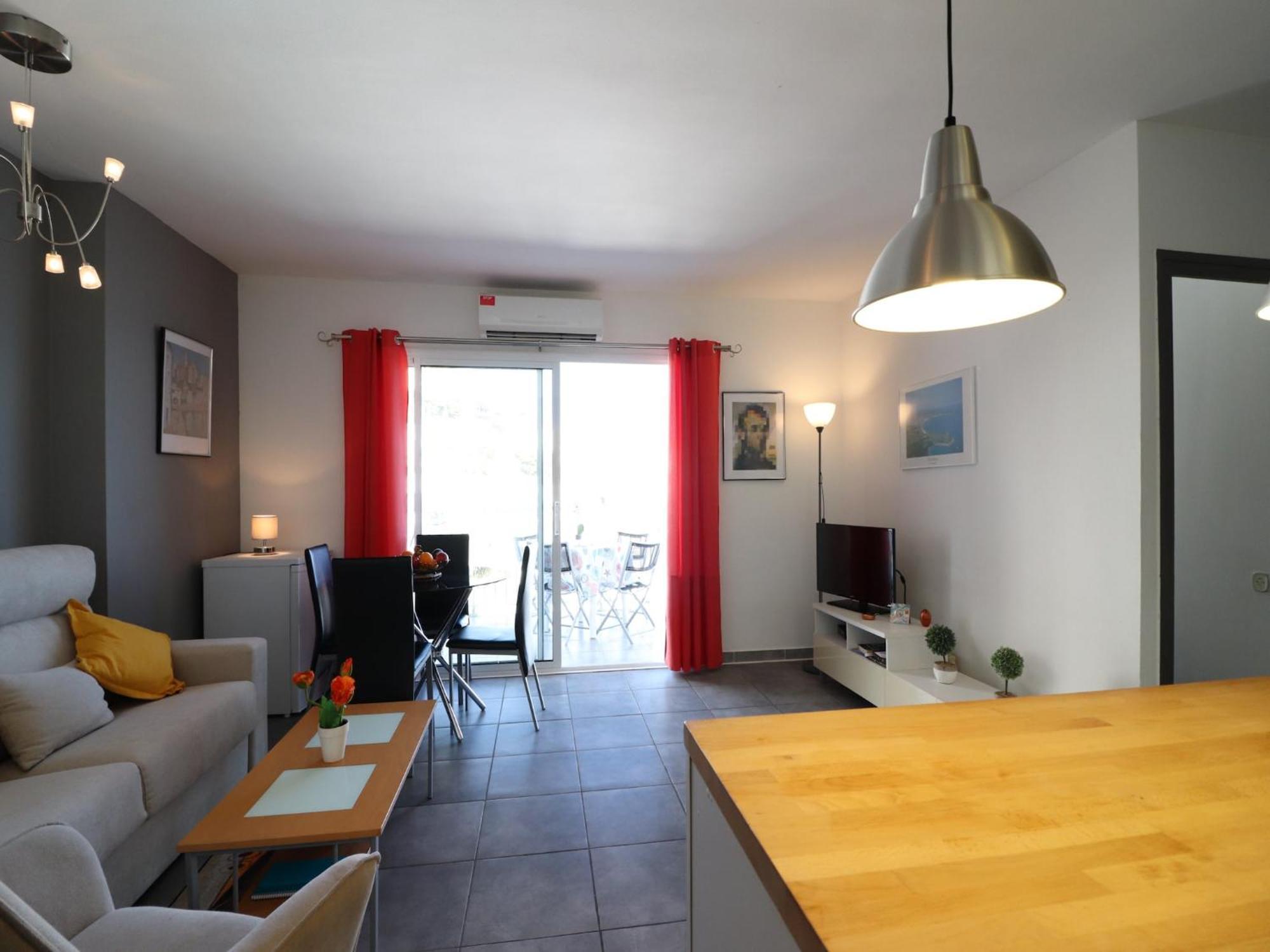 Appartement With Balcony Roses
